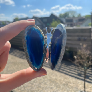Agaat vlinder Blauw, Agaat werkt aardend, stabiliserend en beschermend.