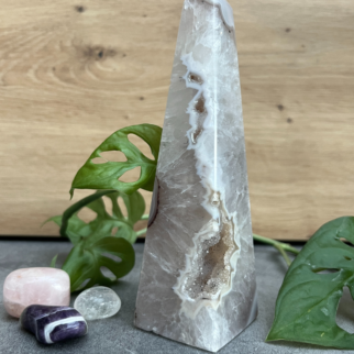 Agaat obelisk met prachtige druzzy. Agaat aard, stabiliseert en beschermt.