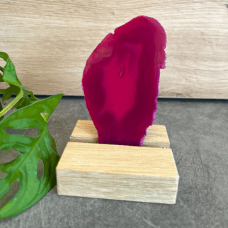 Roze agaatschijf, elk stuk is uniek waar deze met de hand wordt bewerkt. Agaat werkt aardend en beschermend.