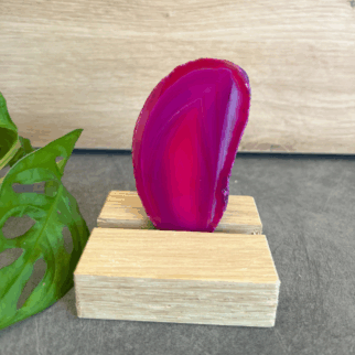 Roze agaatschijf, elk stuk is uniek waar deze met de hand wordt bewerkt. Agaat werkt aardend en beschermend.