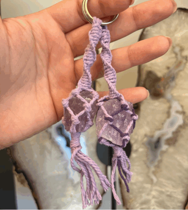Geknoopte sleutelhanger van macrame