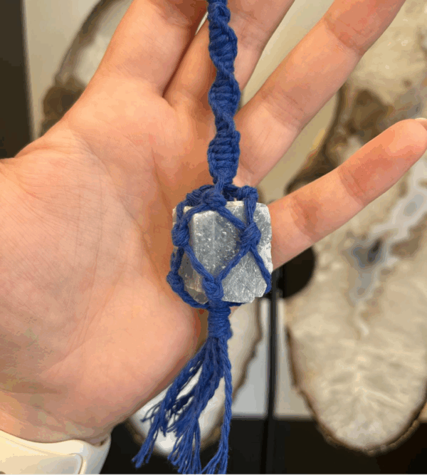 Geknoopte sleutelhanger van macrame