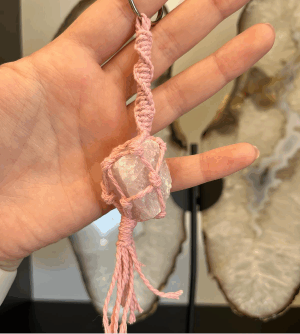 Geknoopte sleutelhanger van macrame