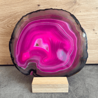 Roze agaatschijf, elk stuk is uniek waar deze met de hand wordt bewerkt. Agaat werkt aardend en beschermend.
