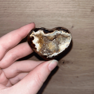 agaat hart, agaat werkt aardend, stabiliserend en beschermend.