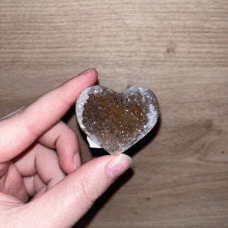 agaat hart, agaat werkt aardend, stabiliserend en beschermend.