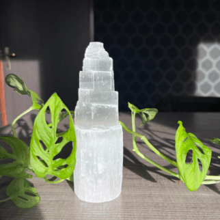 Seleniet toren. Seleniet neemt vermoeidheid weg, absorbeert emotionele disbalans en maakt vrolijk.