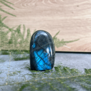 Labradoriet freeform: Labradoriet werkt beschermend en vergroot geestelijke kracht.