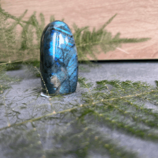 Labradoriet freeform: Labradoriet werkt beschermend en vergroot geestelijke kracht.