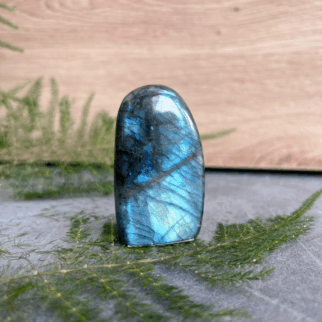 Labradoriet freeform: Labradoriet werkt beschermend en vergroot geestelijke kracht.