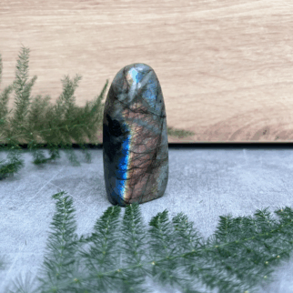 Labradoriet freeform: Labradoriet werkt beschermend en vergroot geestelijke kracht.