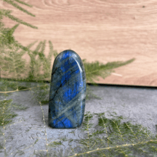 Labradoriet freeform: Labradoriet werkt beschermend en vergroot geestelijke kracht.