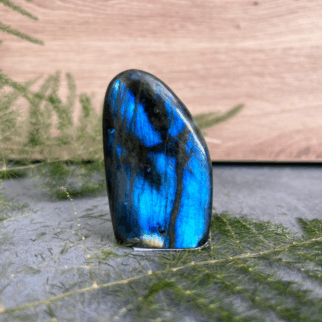 Labradoriet freeform: Labradoriet werkt beschermend en vergroot geestelijke kracht.