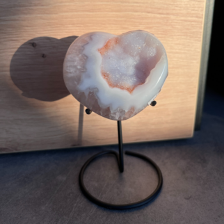 agaat hart, agaat werkt aardend, stabiliserend en beschermend.