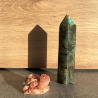 Roze amethist heeft een kalmerende en troostende werking, en helpt bij het verwerken van emotionele pijn, verdriet en trauma's.